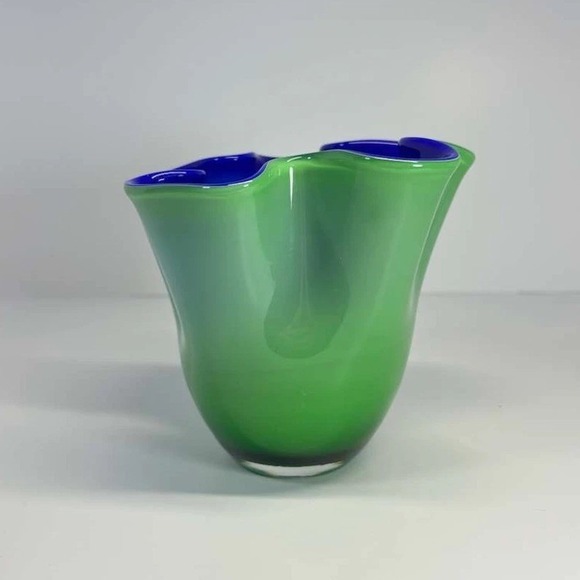 Georgeous Designs China Hand Blow Glass Green And Blue Vase - Picture 4 of 7